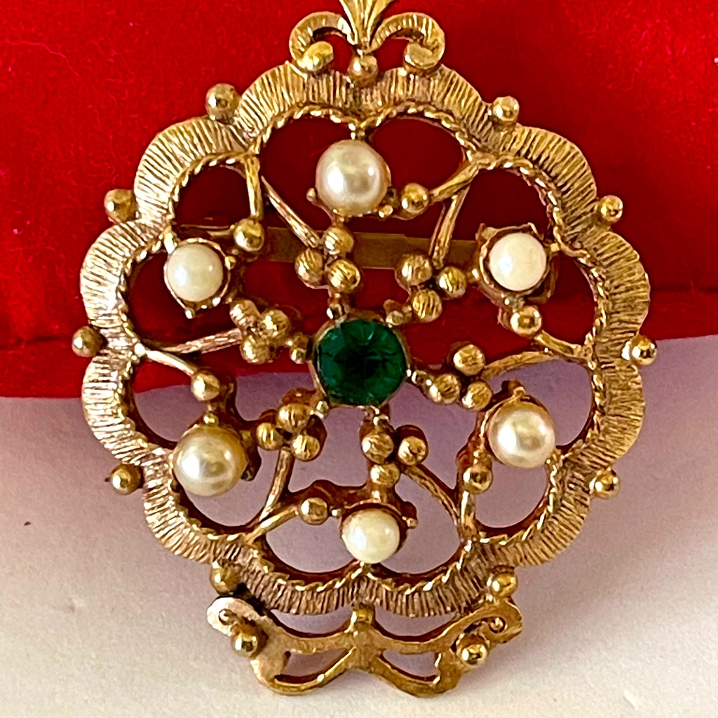 Vintage Italian Design Gold Tone Pearls